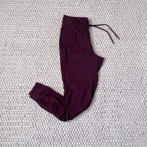 lululemon Beyond The Studio Jogger Cassis 6